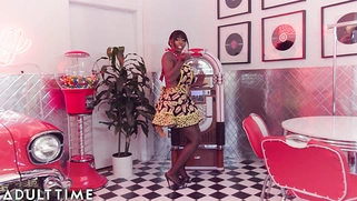 Ebony Mystique SUPER SOAKS the Diner with SQUIRT during Ice Cream Making!