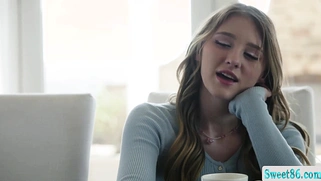 Sitting on my MILF friends face while fingering her