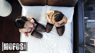 Stocking lesbians Jade Baker, Gia Derza make sextape