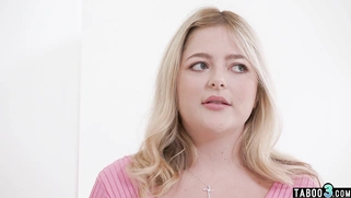 Teen likes watching MILF stepmom fucking