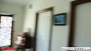 Naughty mom India Summer gets her pussy trimmed