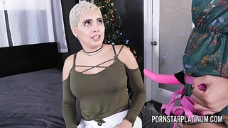 Eve Ellwood fucks Aaliyah Hadid anally with a strap on