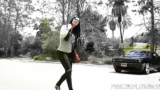 Hot Jasmine Jae Teases Man To Fuck Her