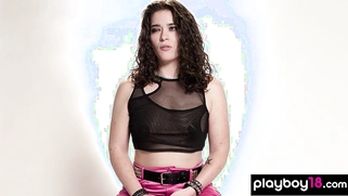 Latina shows how she pleasuring herself
