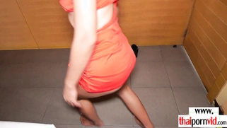 Thai teen lapdancer Au rides on big cock