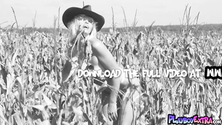 Sexy teen cowgirl Anna loves being naked