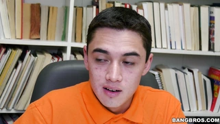 Ariella Ferrera seduces Juan by showing him her big boobs