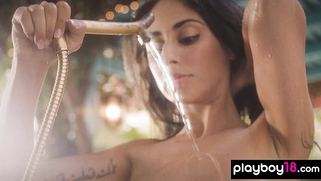 Naked arab babe exposed her natural body