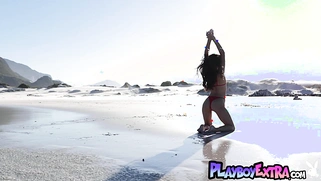 Teen Gloria Sol posing nude at the beach  - 2