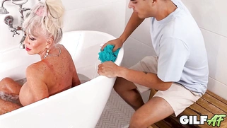 Sally D'Angelo Rewards Leo's Neighborly Service with a Wild Bath time Fuck