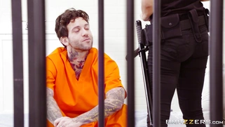 Cop Isis Love got her big tits worshipped by the prisoner