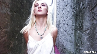 Blonde teen Jade Amber riding the hard pecker outdoors