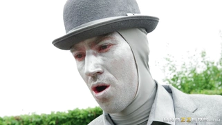 Alessandra Jane seduces the living statue Danny D outdoors