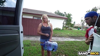 Hurricane [censored] Paris Knight gets help from horny guys