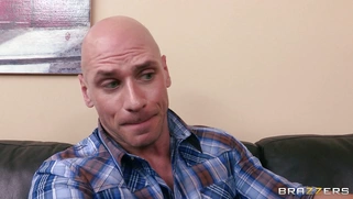 Sexy MILF Jewels Jade gets relaxing massage