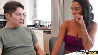 Harley Dean blows her BF under the table and her mom is none the wiser