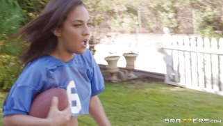 Brunette Amara Romani twerking outdoors