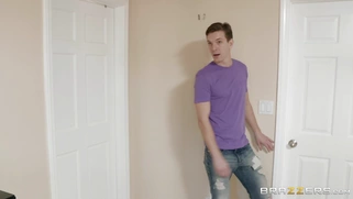 Big breasted Osa Lovely pleasures herself in the bathtub