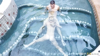 Cherie DeVille sucks hard sausage in the pool