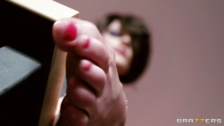 Joslyn James lets her co-worker lick her perfect feet