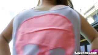 Liza Del Sierra in a tight jeans shorts posing poolside