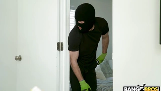 Diamond Jackson caught a robber in mask