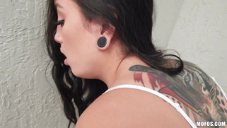 Asian Mi Ha Doan gets pussy fucked standing