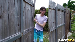 Rharri Rhound shows off her amazing butt on the sunbed