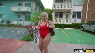 Ashley Barbie meets the bangbus on the street