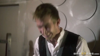 Sexy mutant Victoria Summers does a pretty sexy blowjob