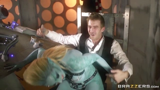 Sexy mutant Victoria Summers does a pretty sexy blowjob